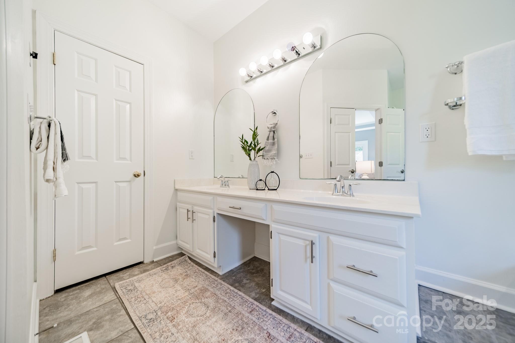 4900 Ridgetop Trail