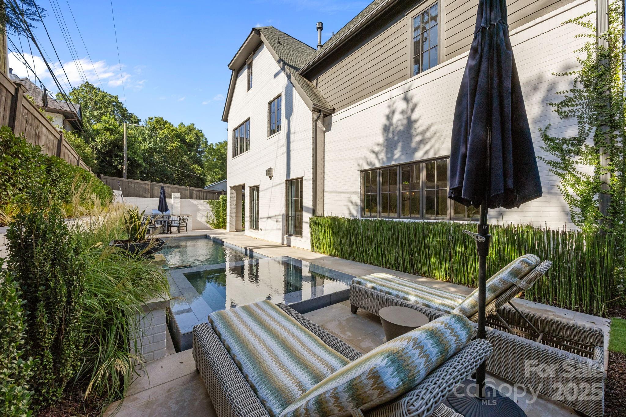 1215 S Kings Drive