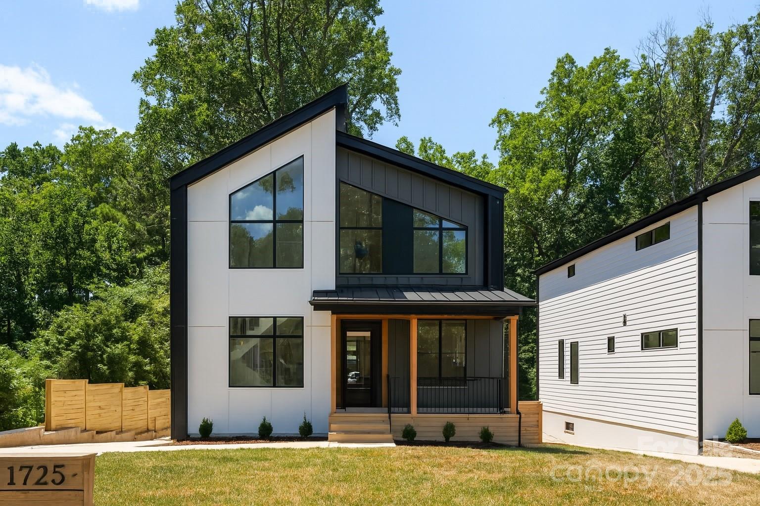 1725 Seifert Circle