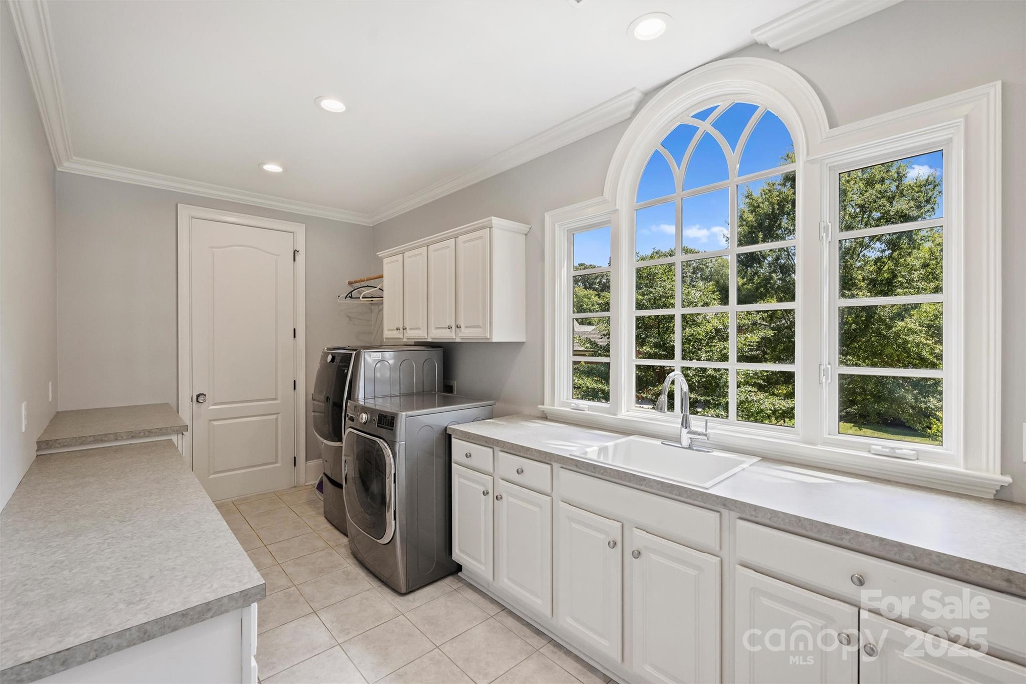 1869 Queens Road W