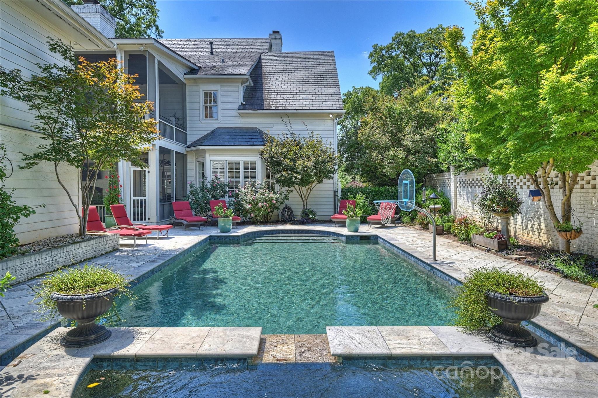 1869 Queens Road W