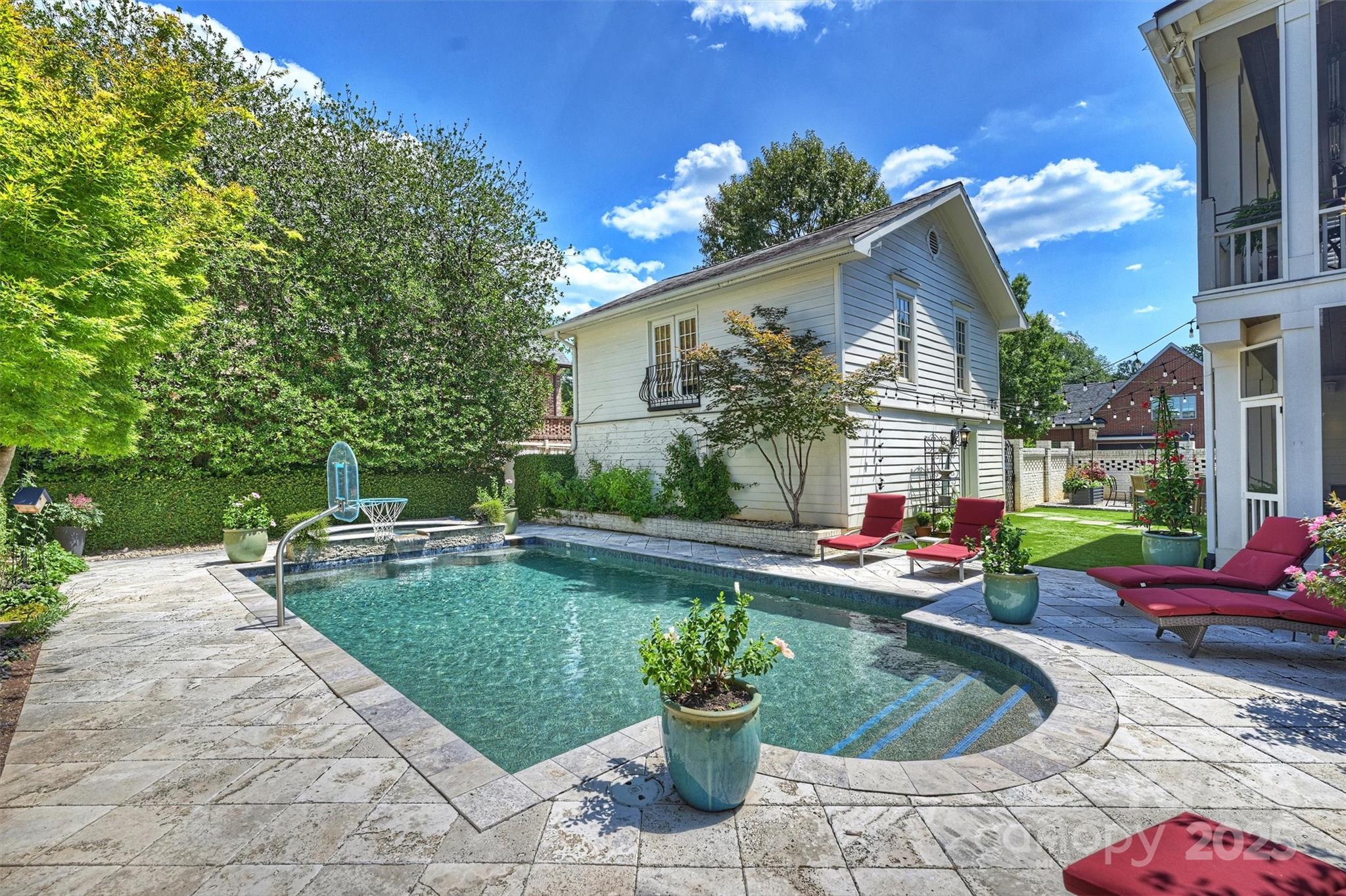 1869 Queens Road W