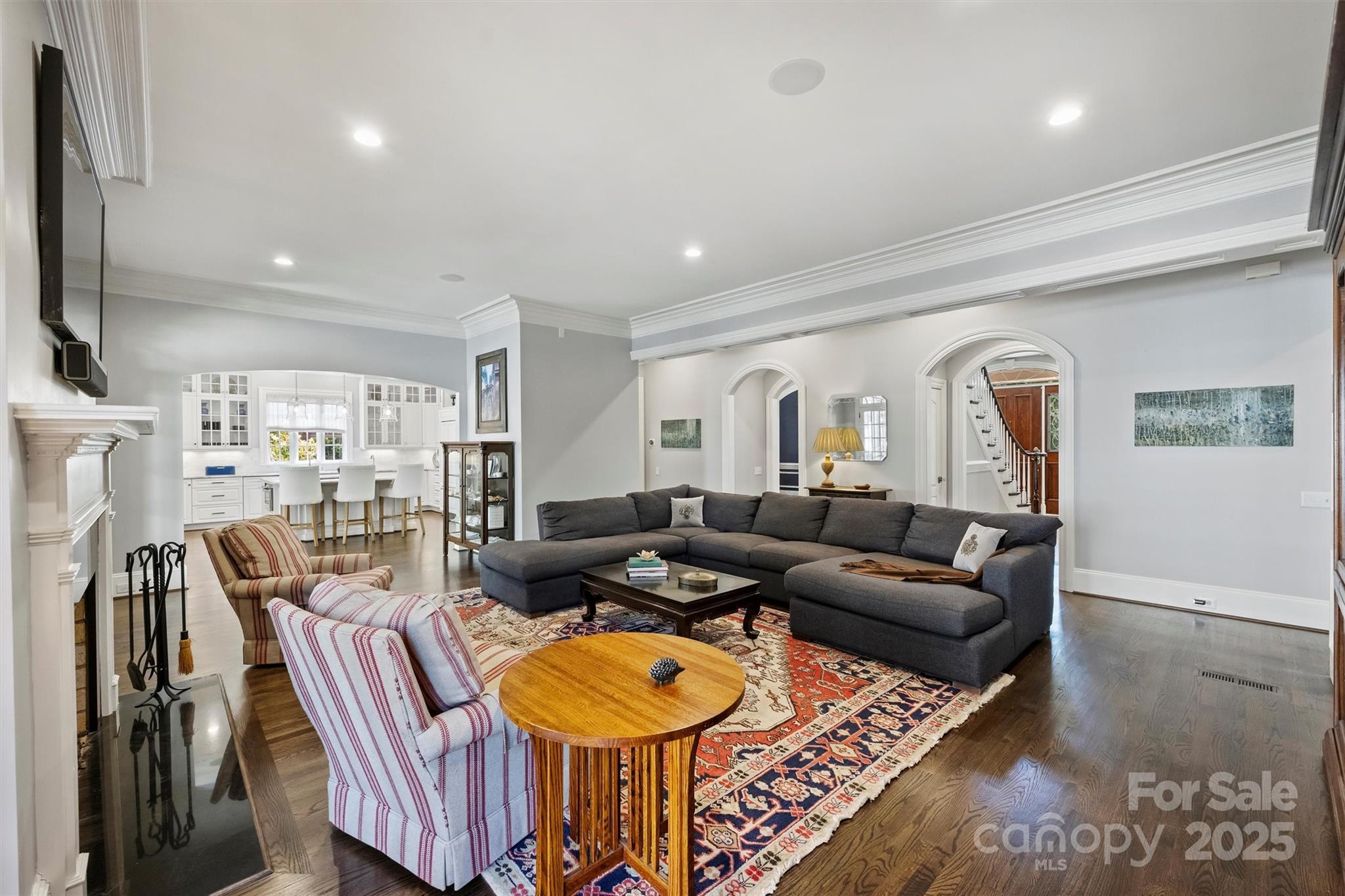 1869 Queens Road W
