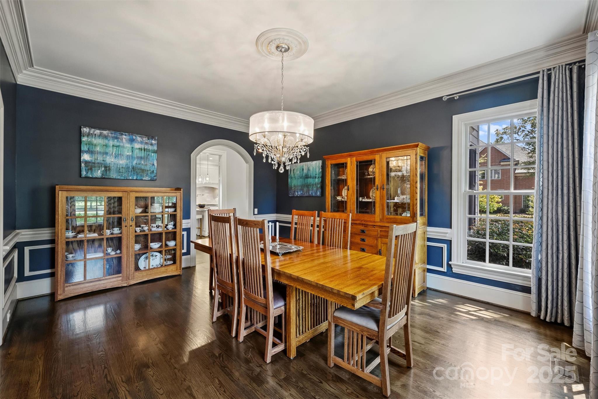 1869 Queens Road W