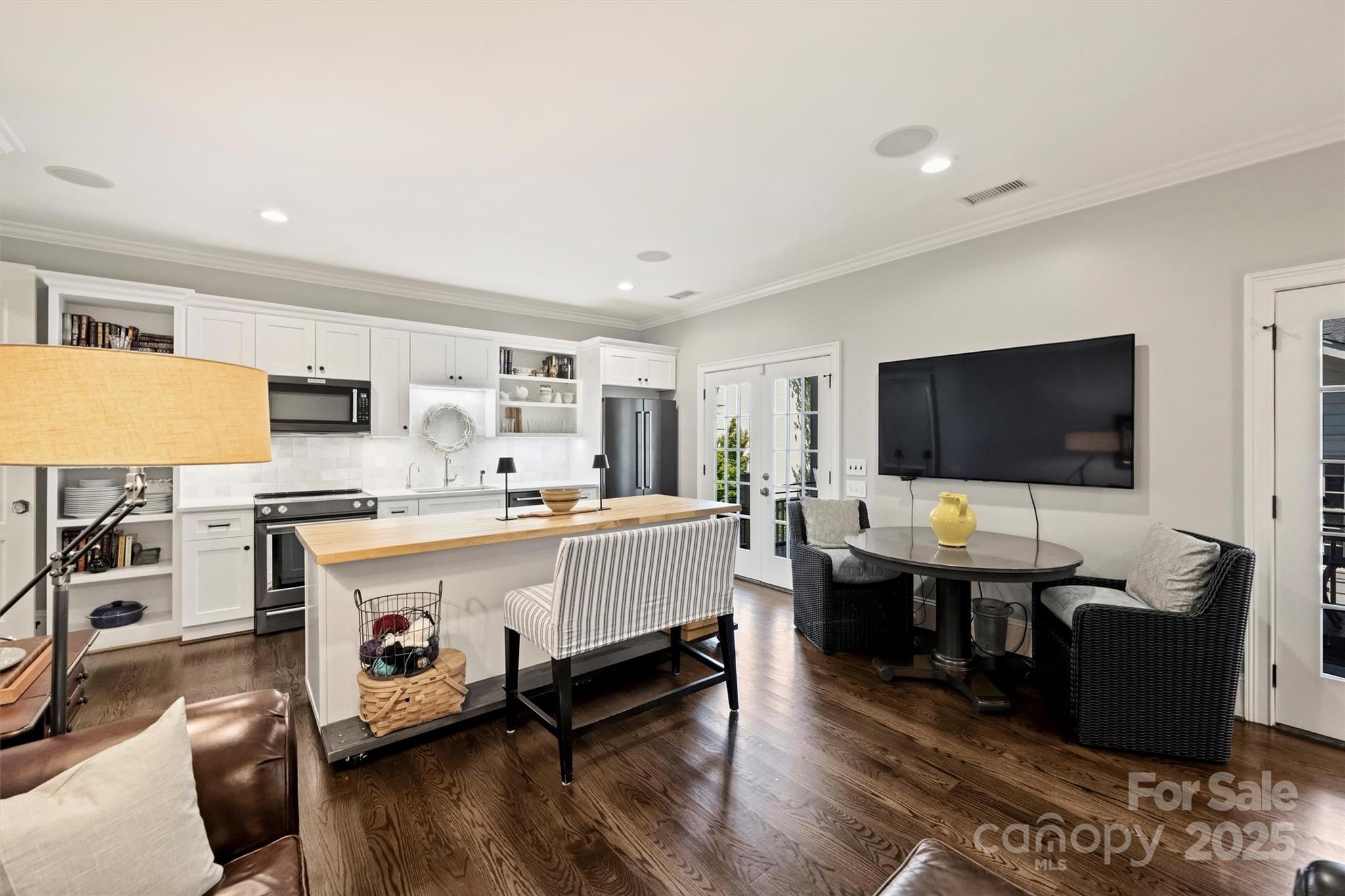 1869 Queens Road W