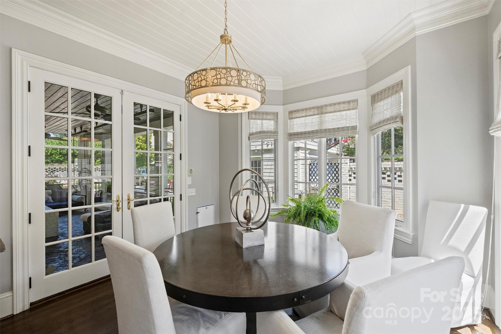 1869 Queens Road W