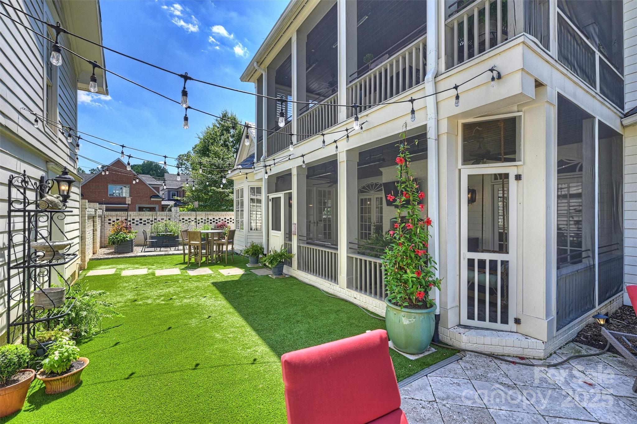 1869 Queens Road W