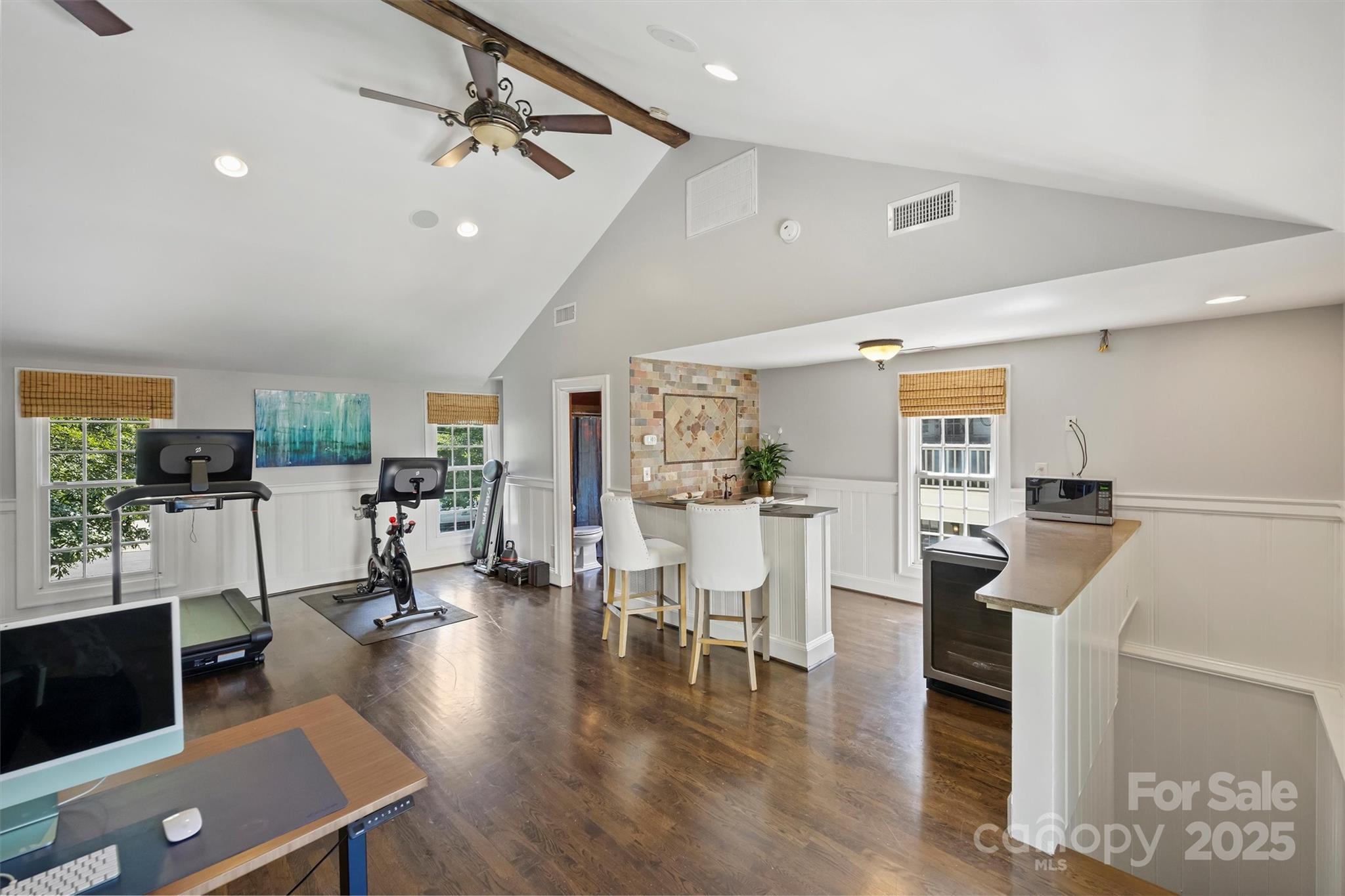 1869 Queens Road W