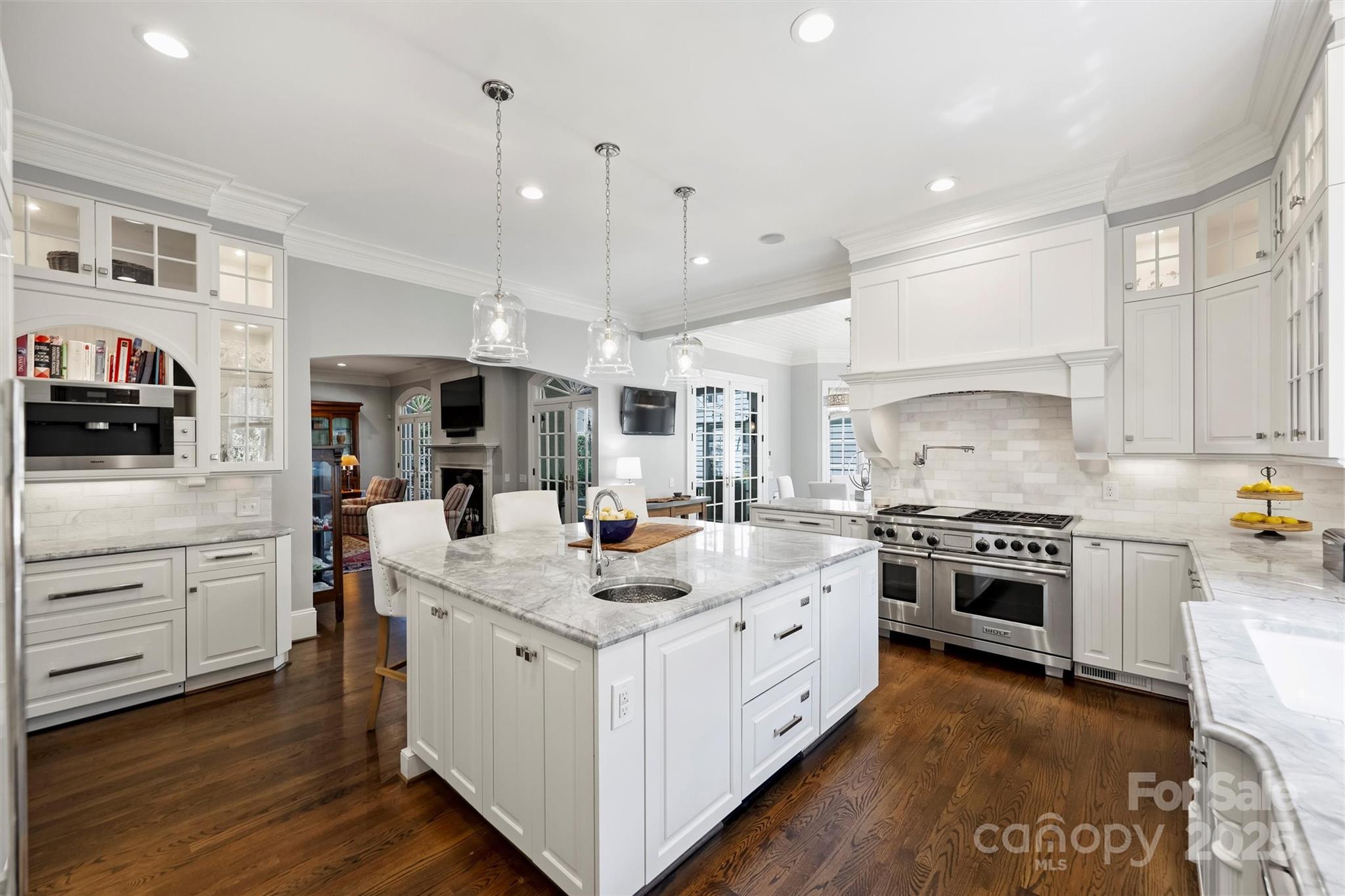 1869 Queens Road W