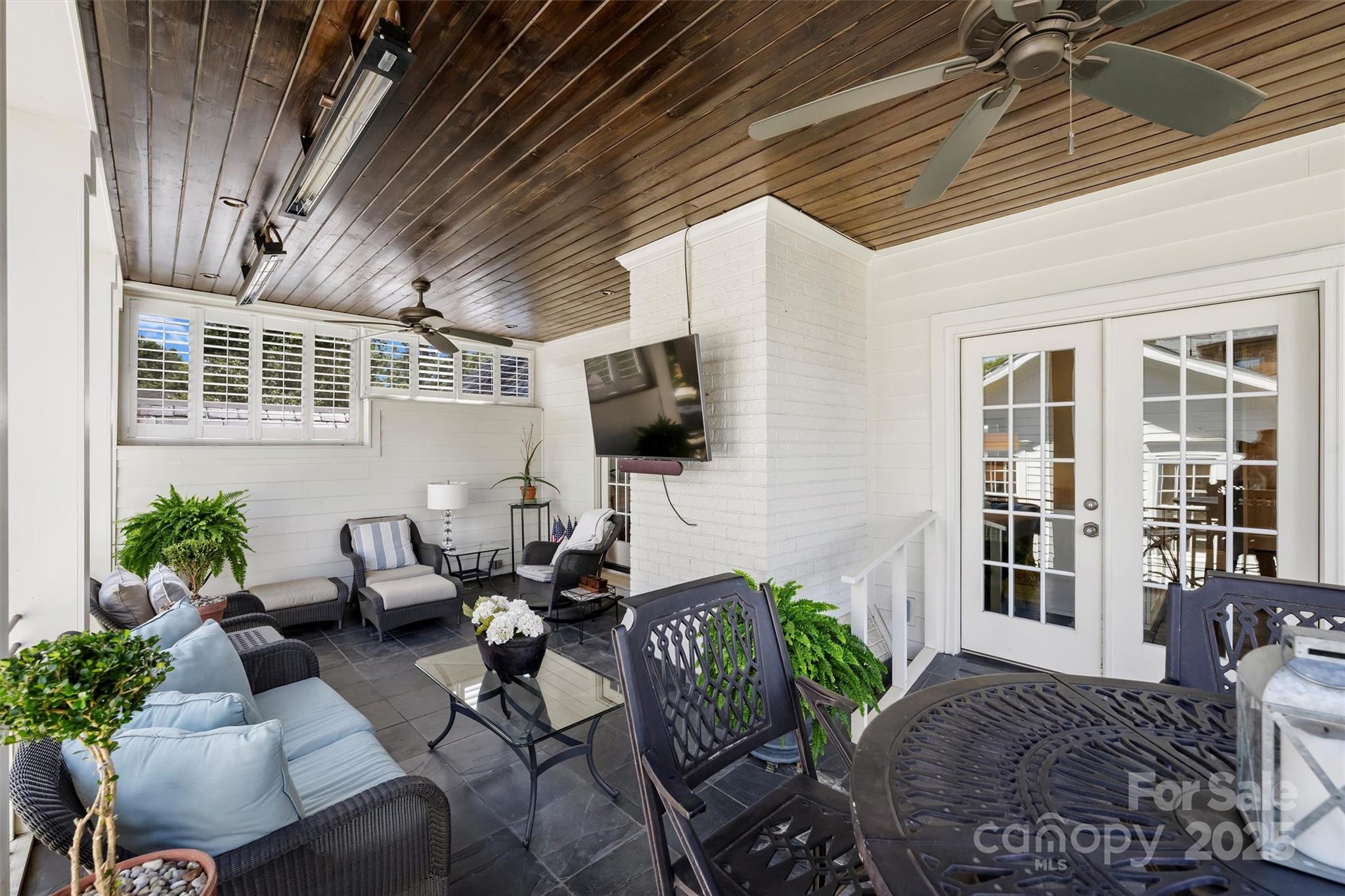 1869 Queens Road W