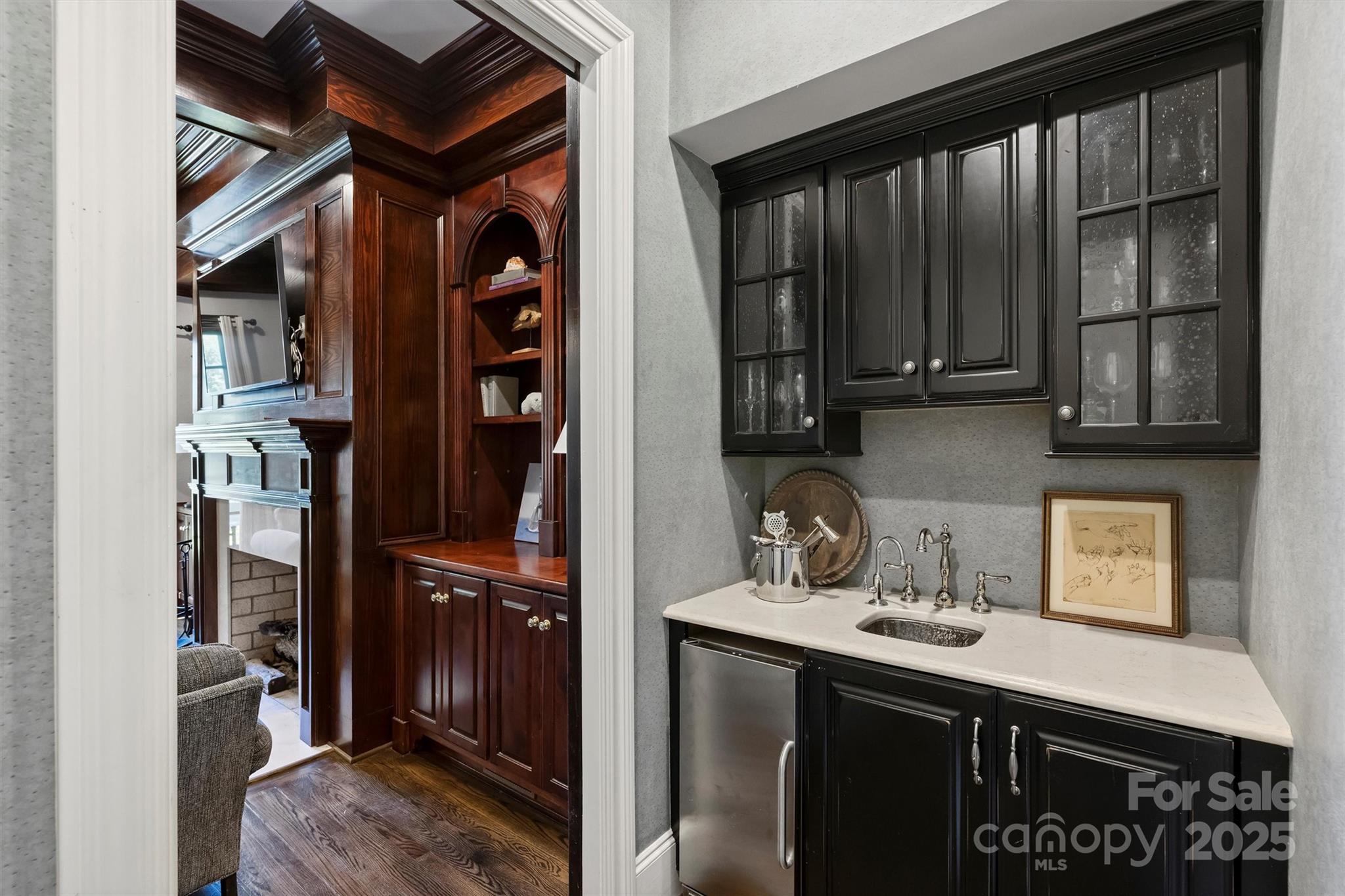 1869 Queens Road W