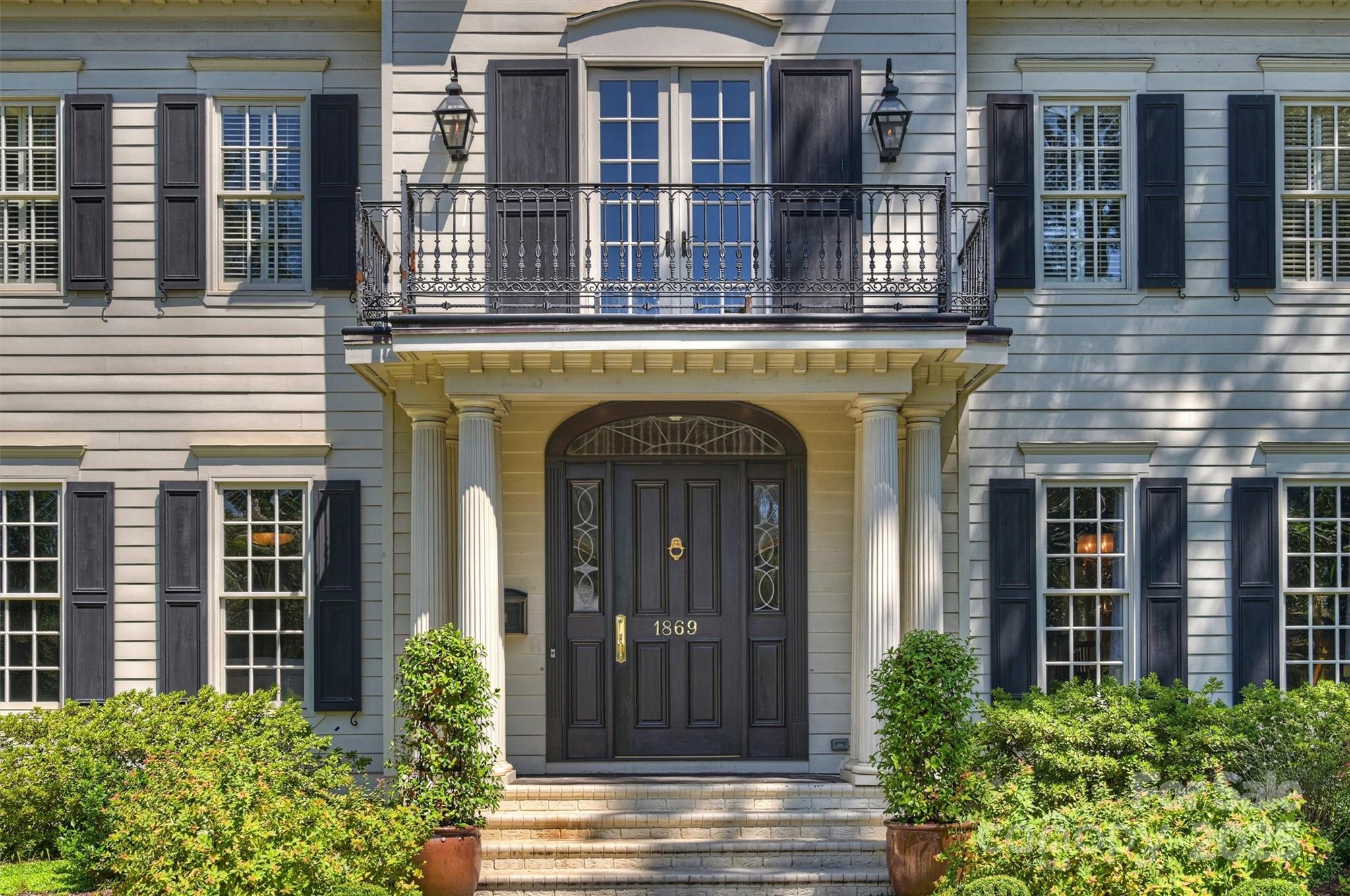 1869 Queens Road W