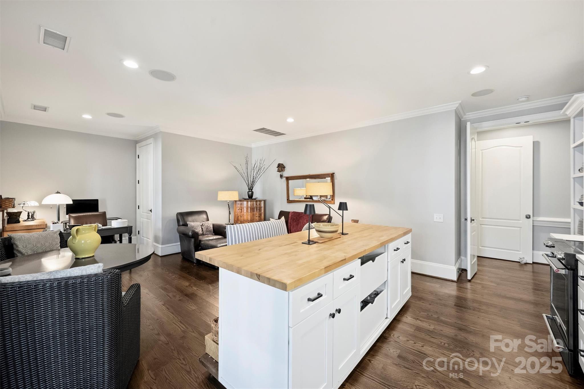 1869 Queens Road W