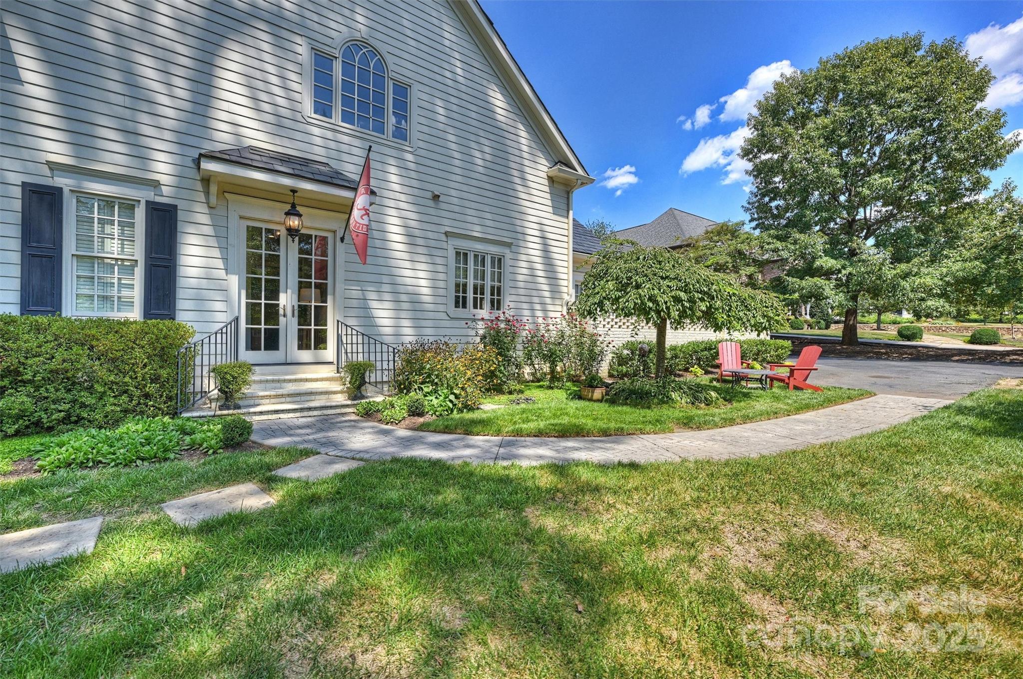 1869 Queens Road W
