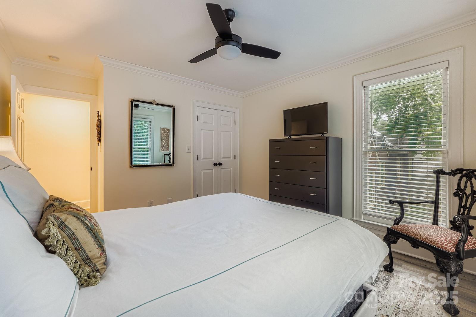 2220 Roswell Avenue Unit: F