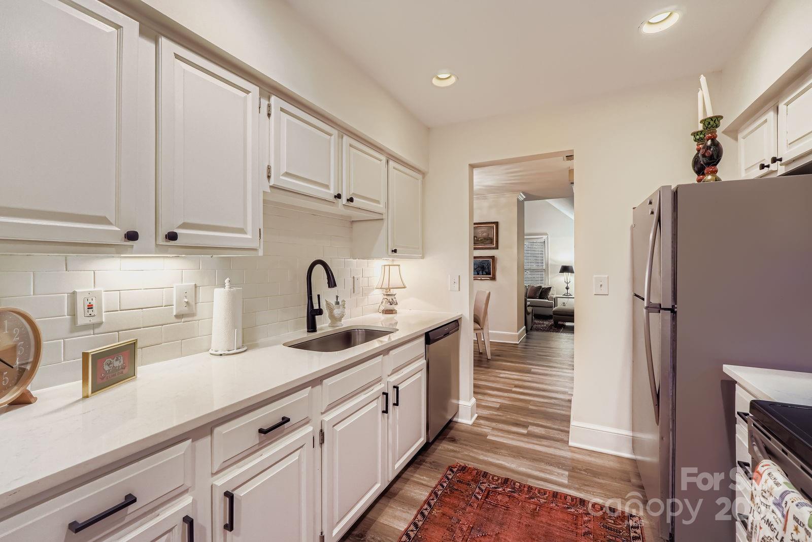 2220 Roswell Avenue Unit: F