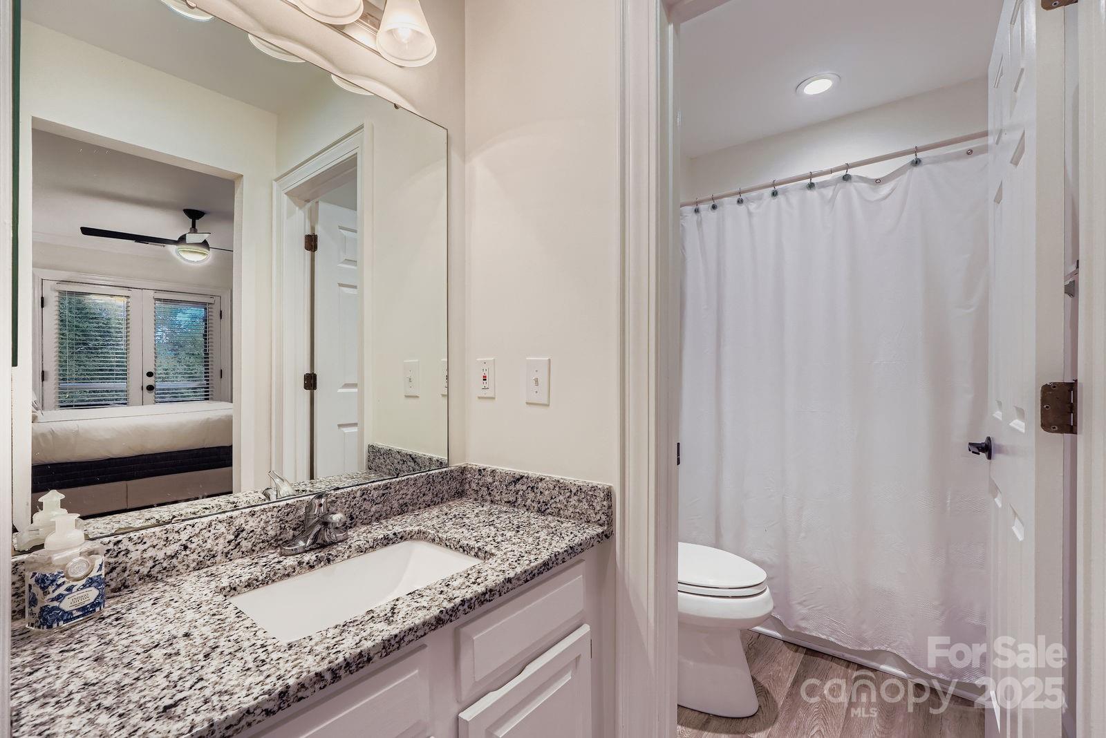 2220 Roswell Avenue Unit: F