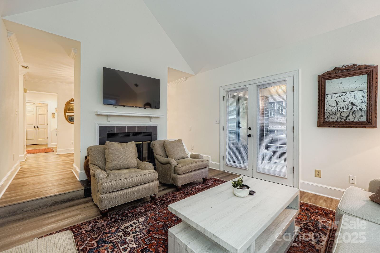 2220 Roswell Avenue Unit: F