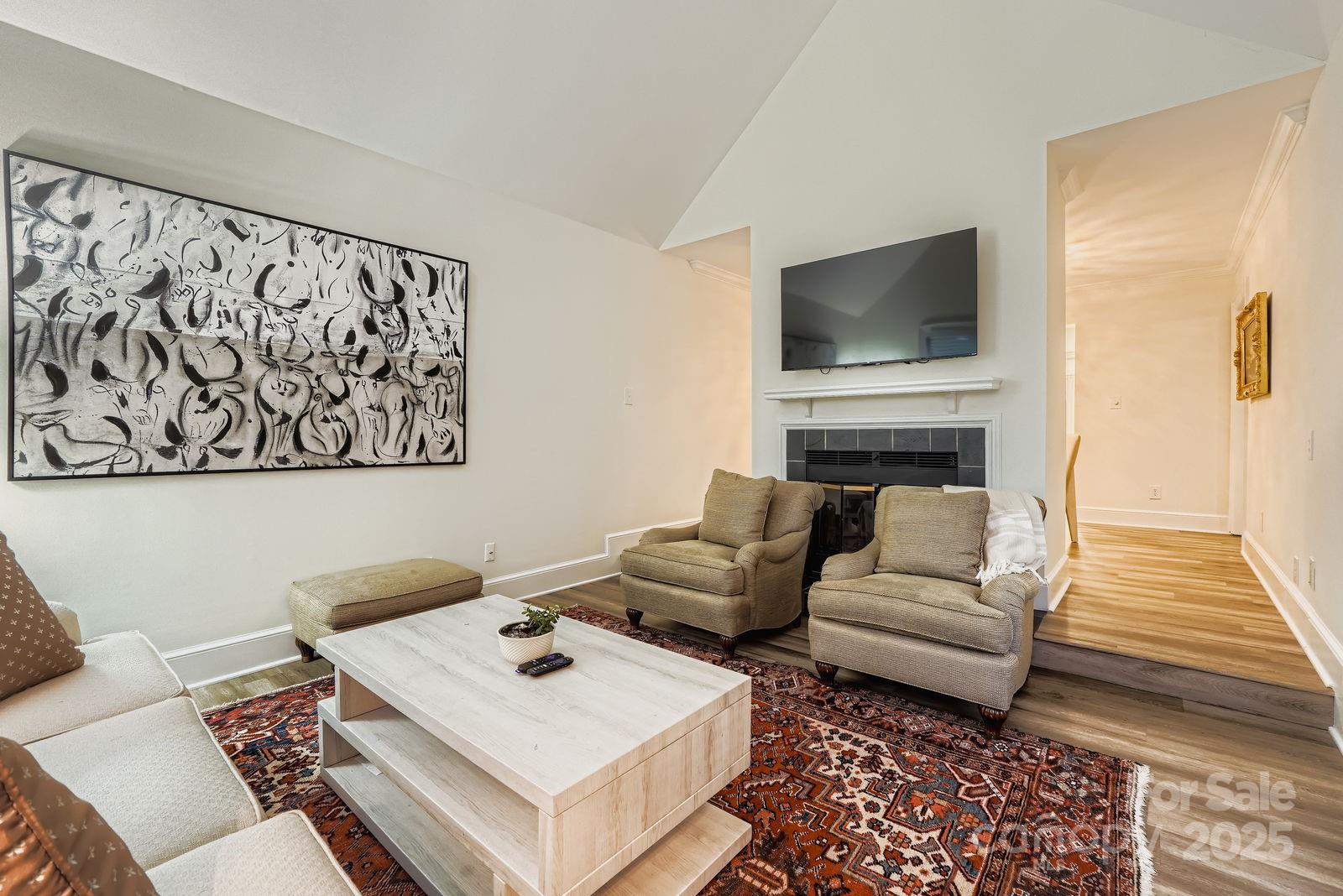 2220 Roswell Avenue Unit: F