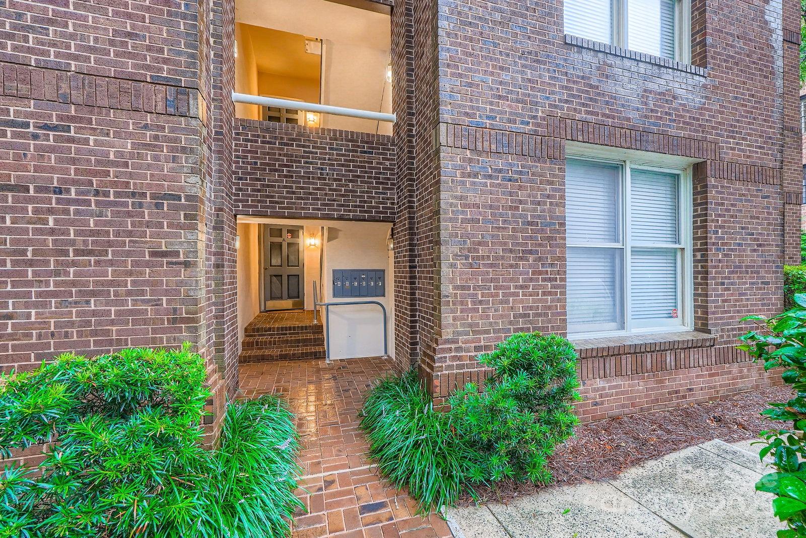 2220 Roswell Avenue Unit: F