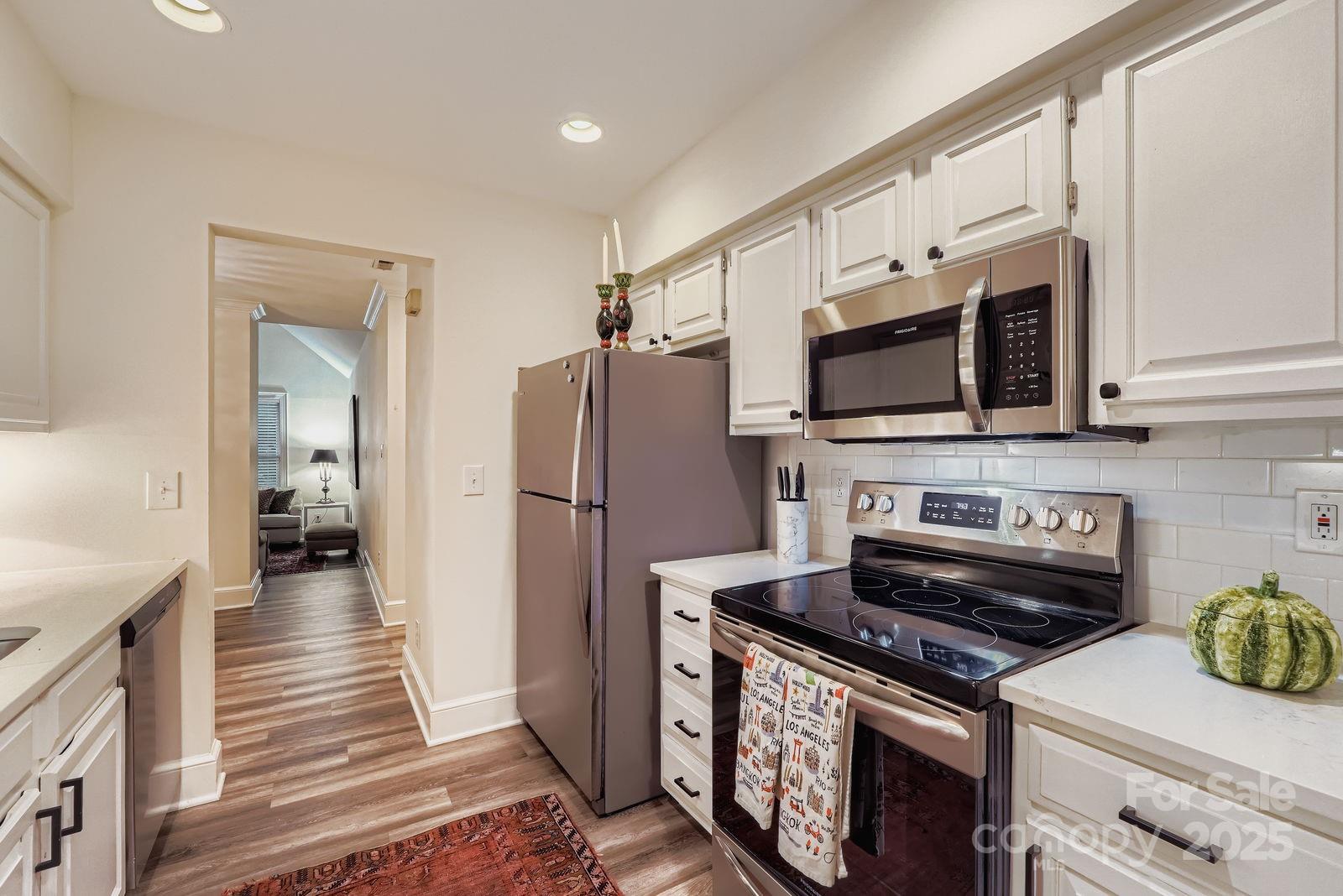 2220 Roswell Avenue Unit: F