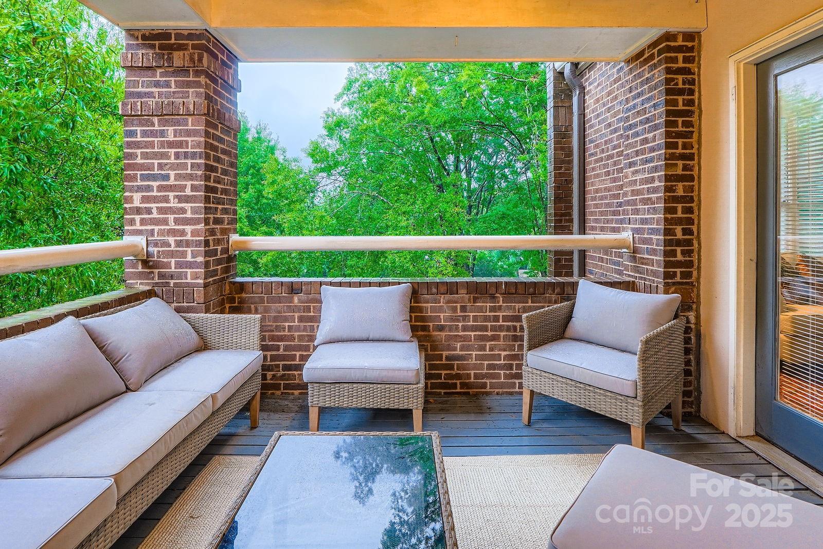 2220 Roswell Avenue Unit: F