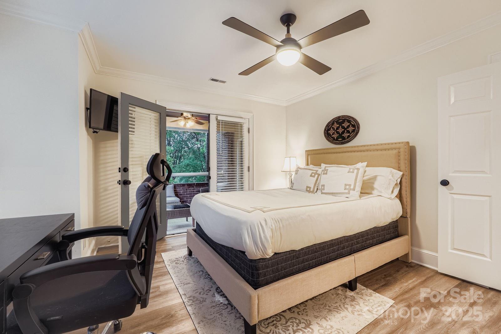 2220 Roswell Avenue Unit: F