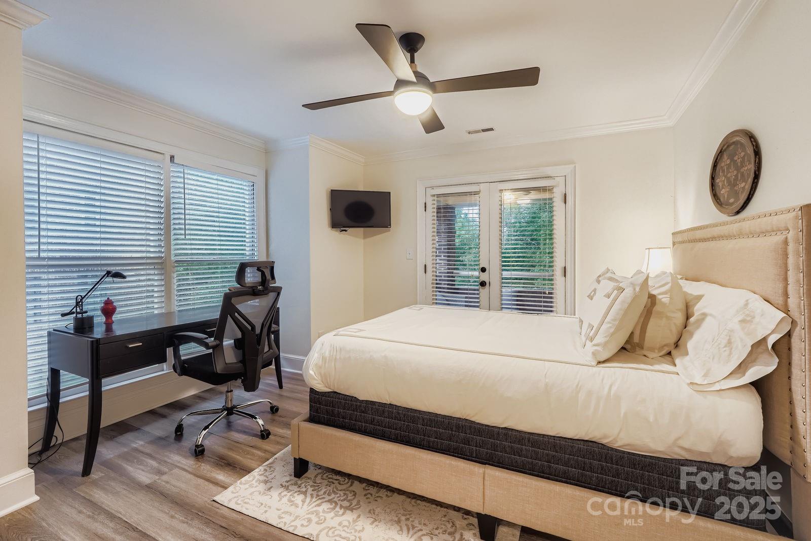2220 Roswell Avenue Unit: F