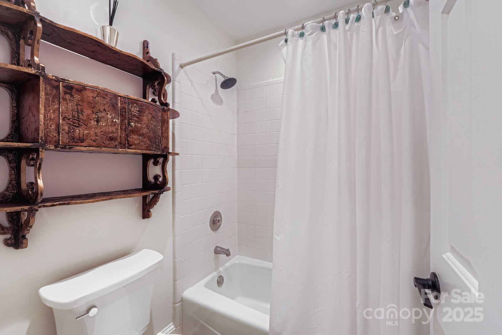 2220 Roswell Avenue Unit: F