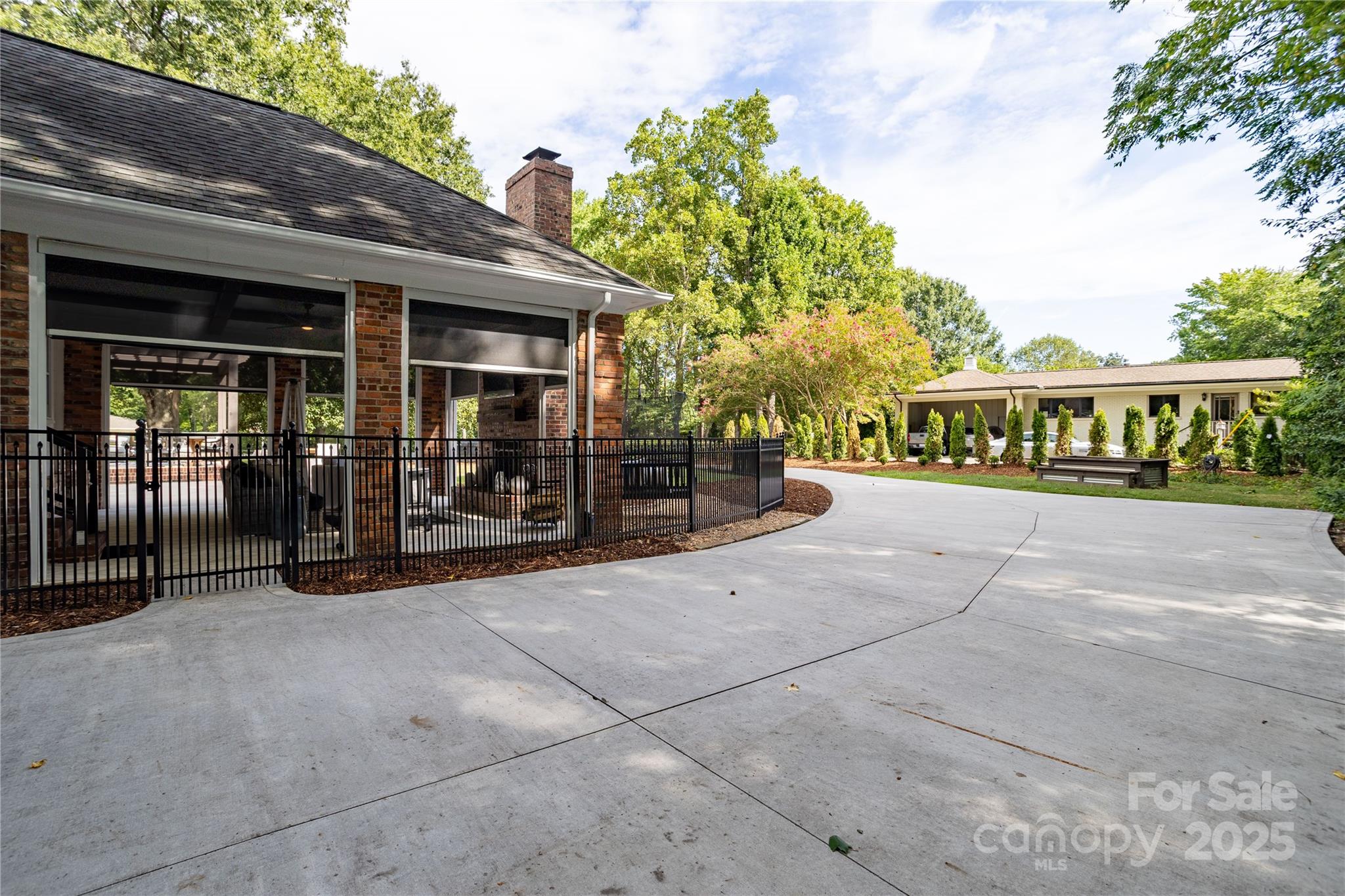 4401 Town And Country Drive