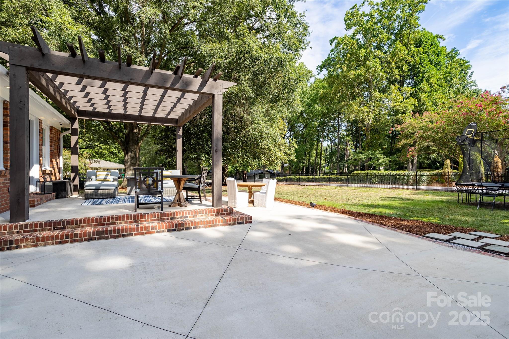 4401 Town And Country Drive