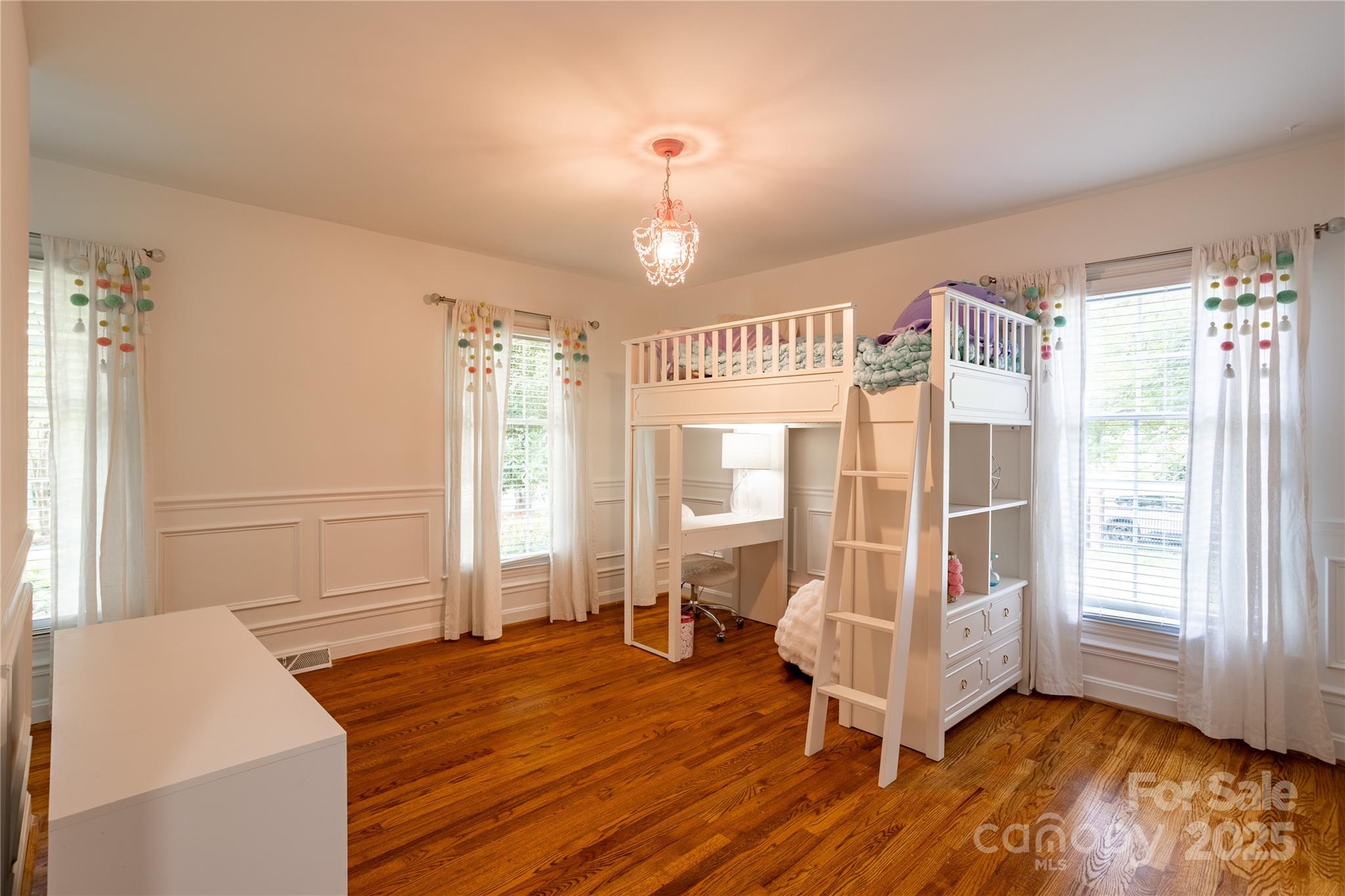 4401 Town And Country Drive