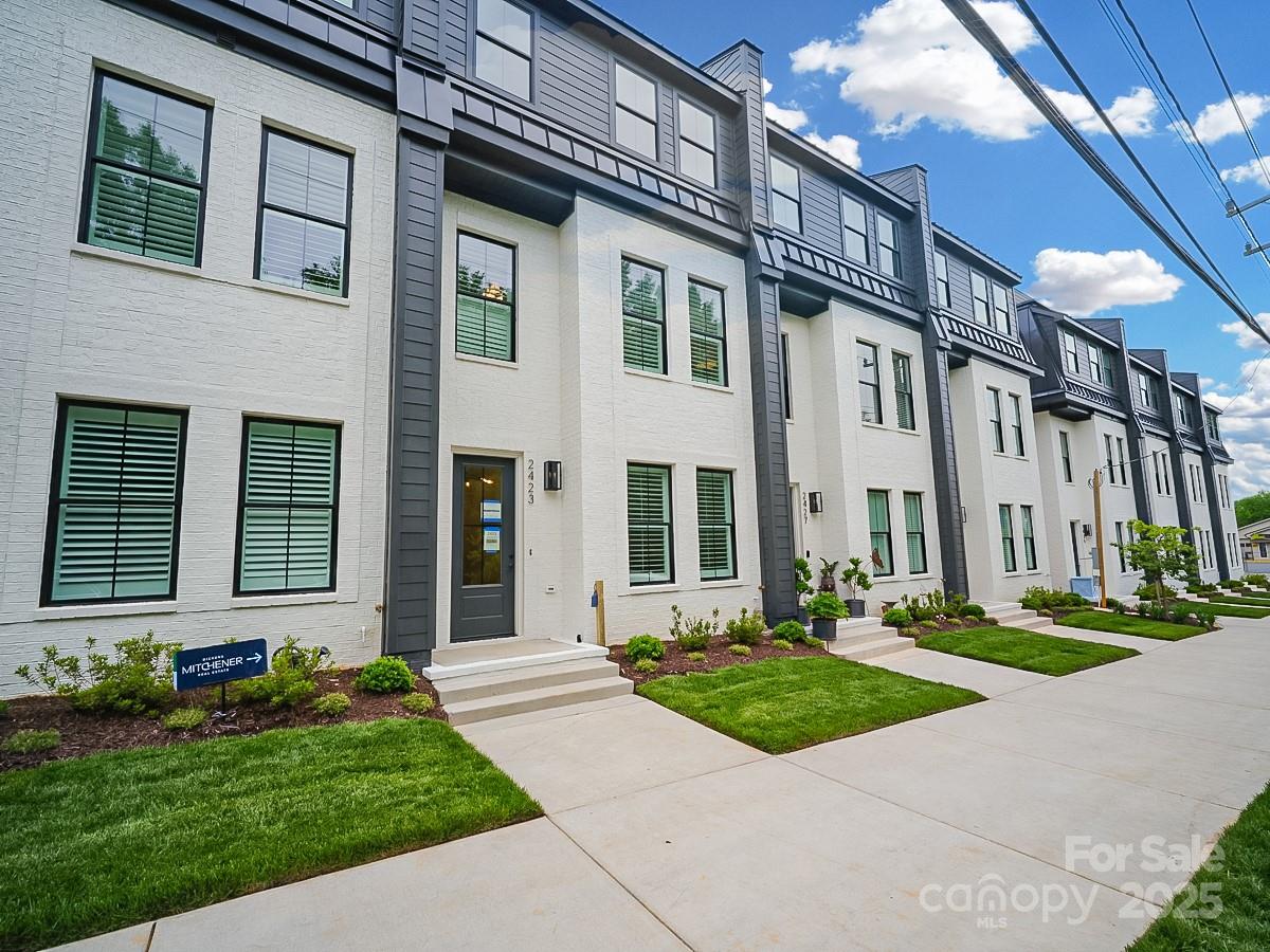 2423 Weddington Avenue Unit: 7
