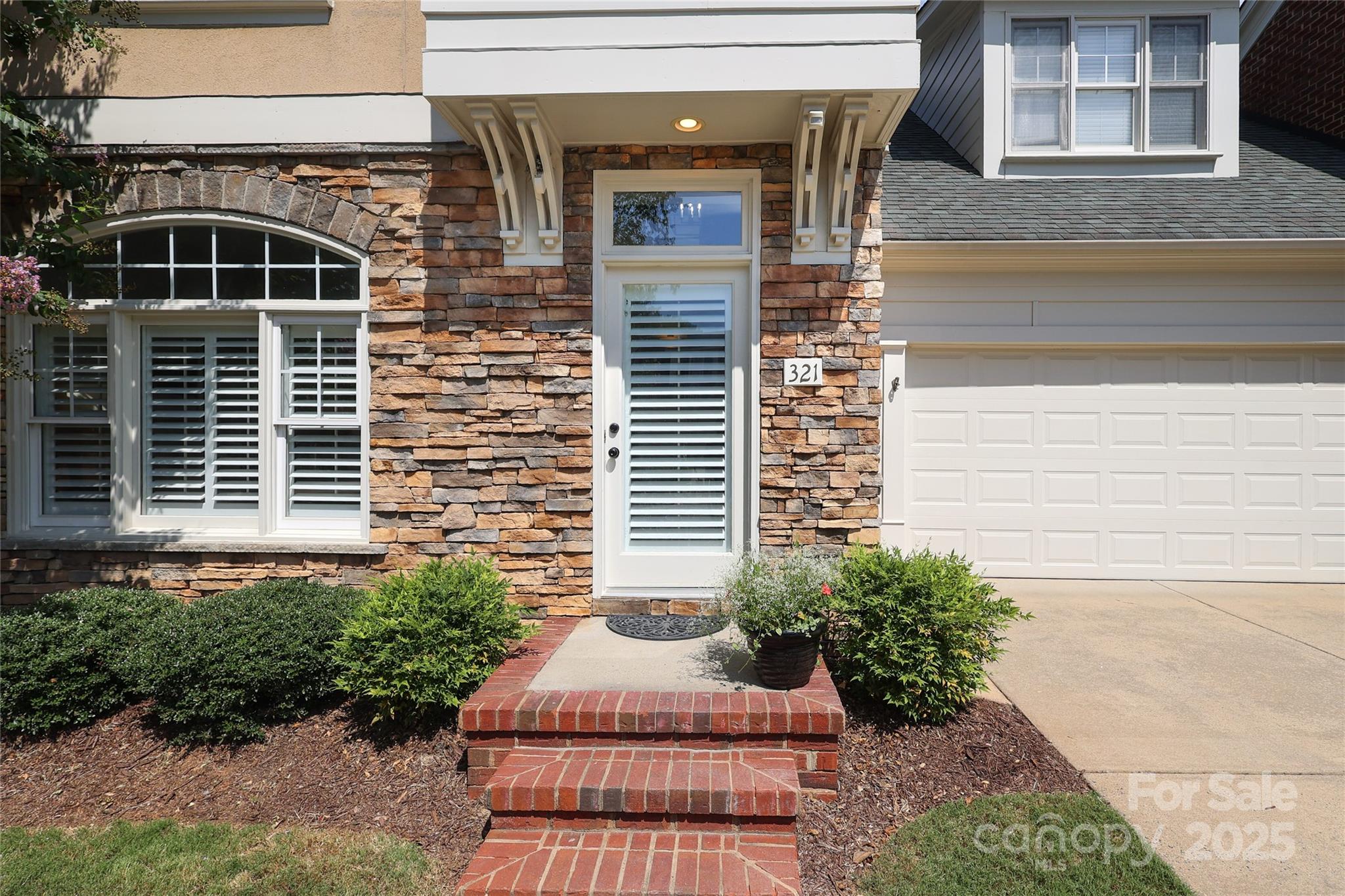 321 Sloane Square Way