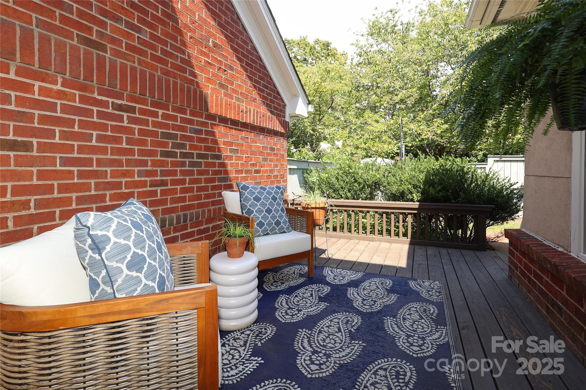321 Sloane Square Way