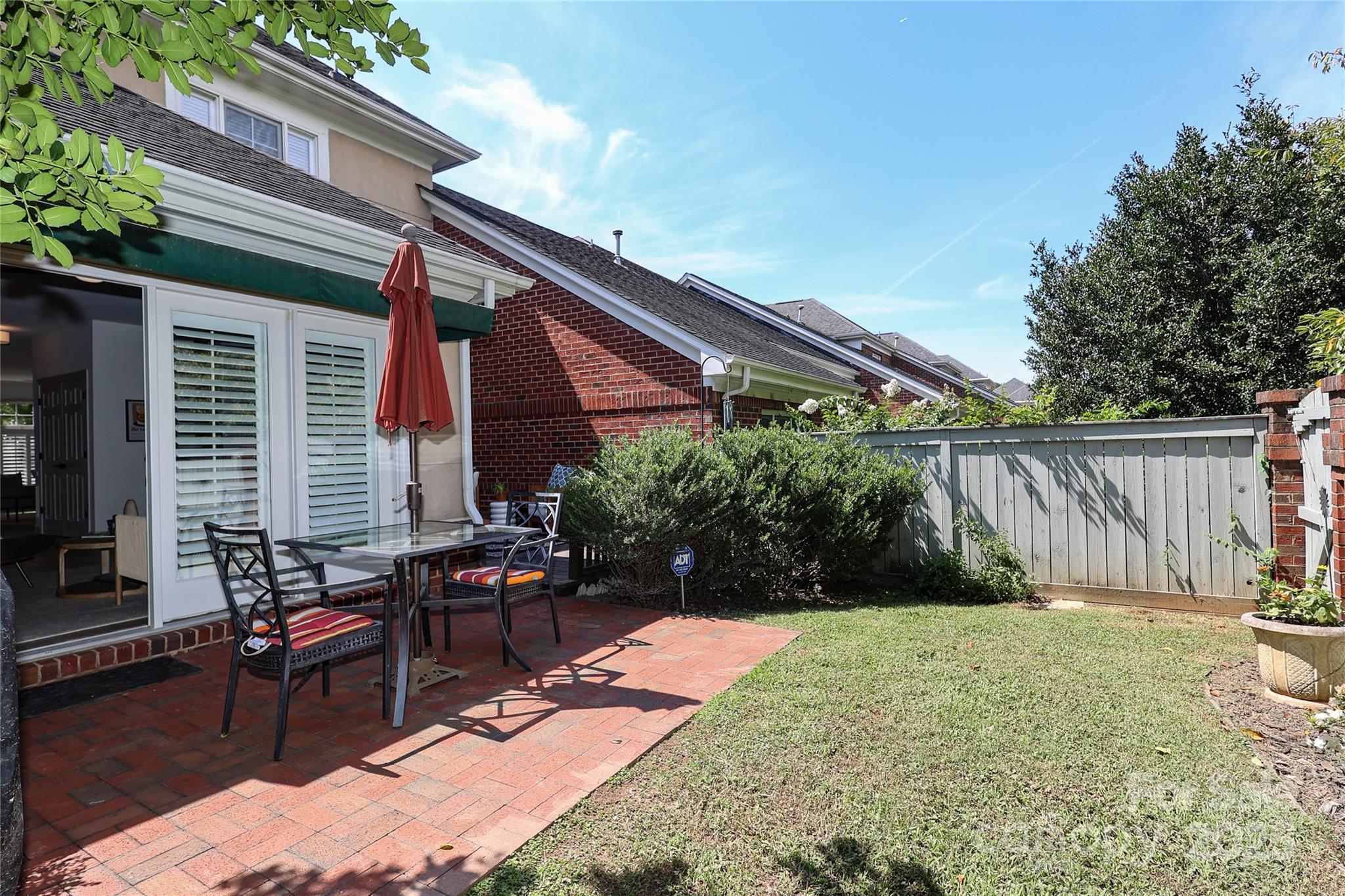 321 Sloane Square Way