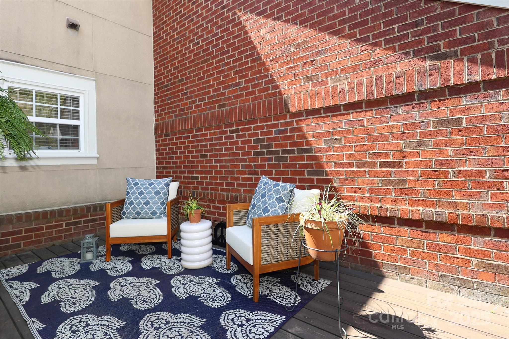 321 Sloane Square Way