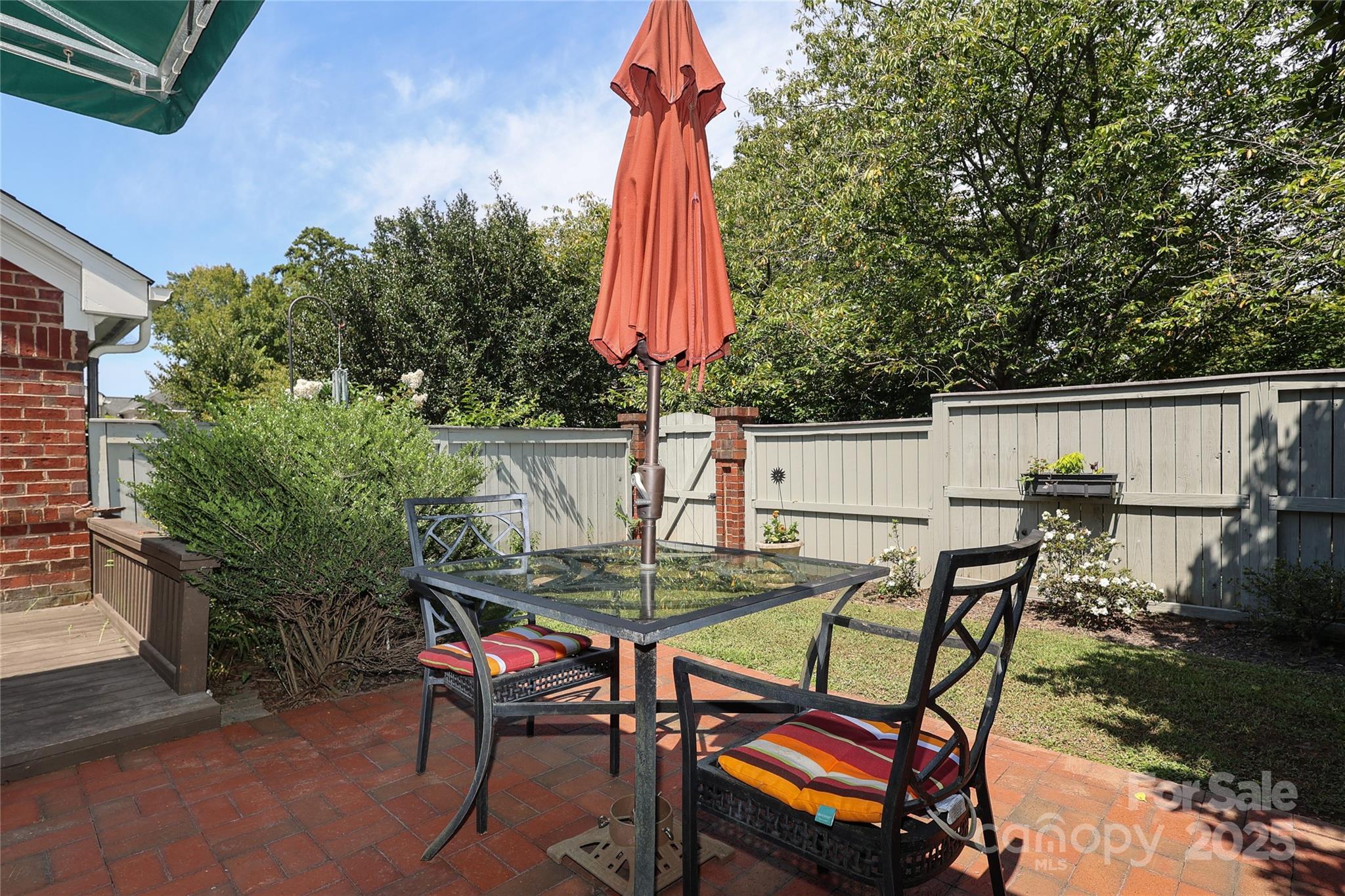 321 Sloane Square Way