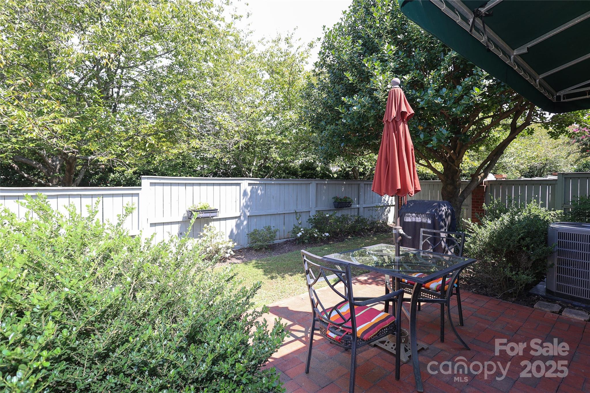 321 Sloane Square Way