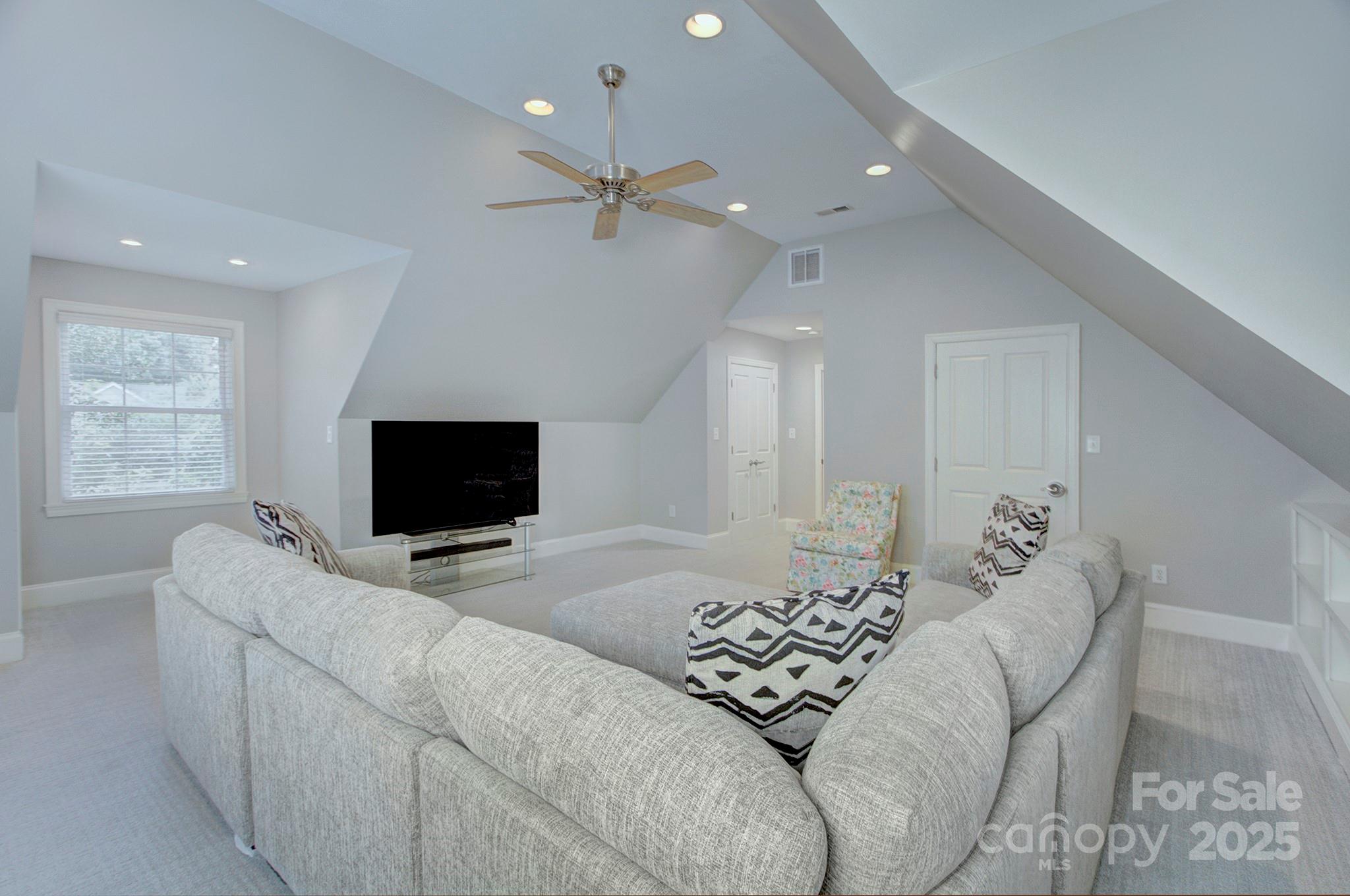 823 Sedgefield Road