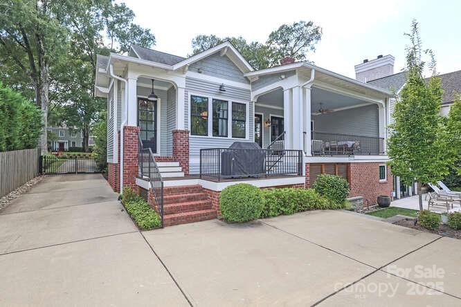 809 Mt Vernon Avenue