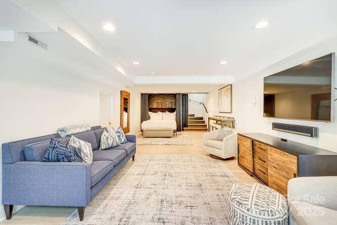 809 Mt Vernon Avenue