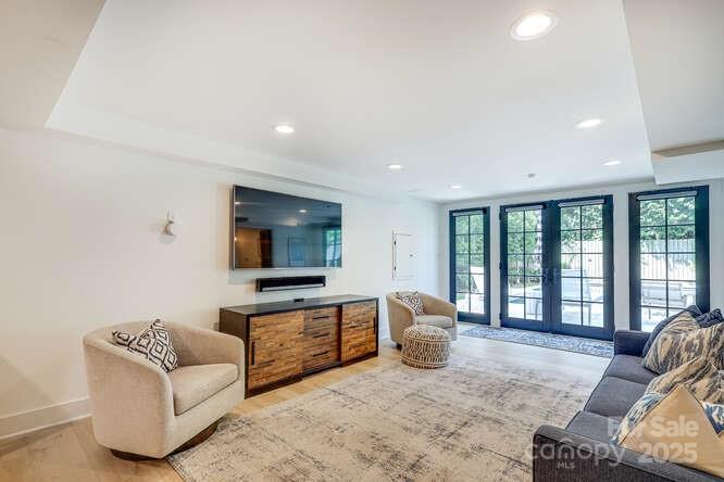 809 Mt Vernon Avenue