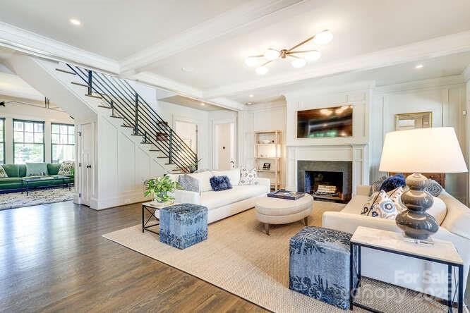 809 Mt Vernon Avenue