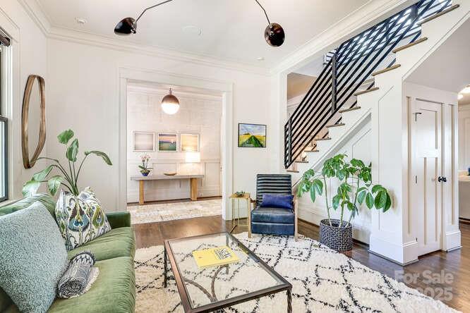 809 Mt Vernon Avenue