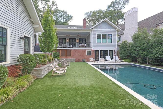 809 Mt Vernon Avenue