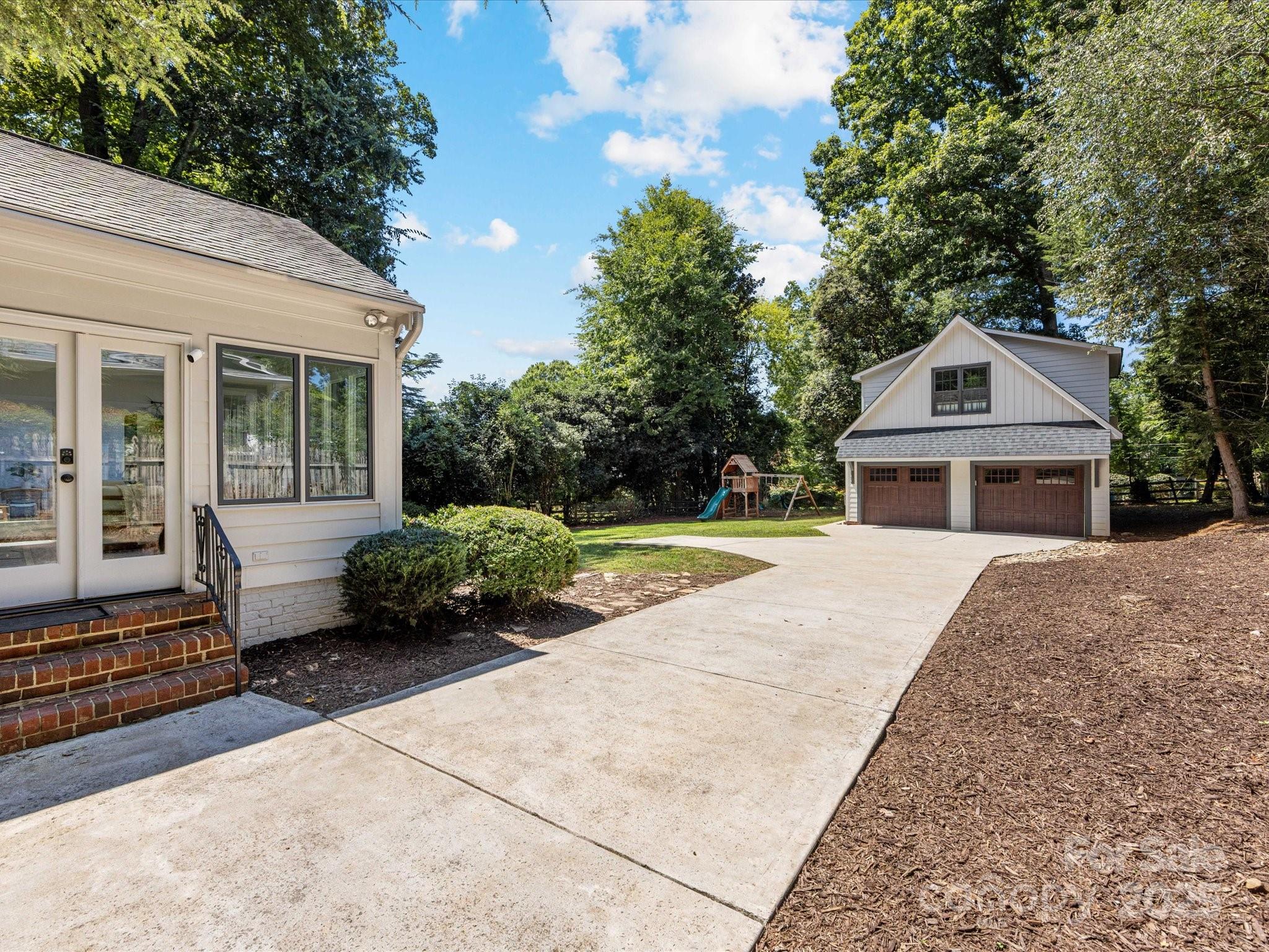 2118 Sharon Road