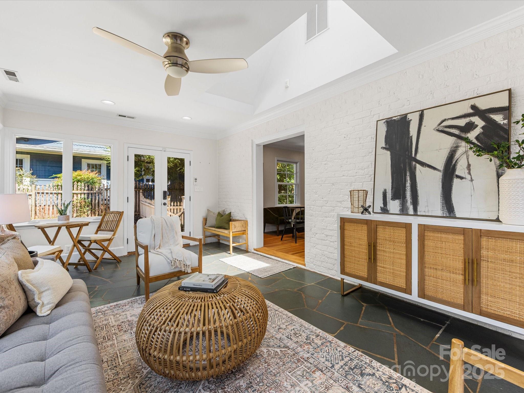 2118 Sharon Road