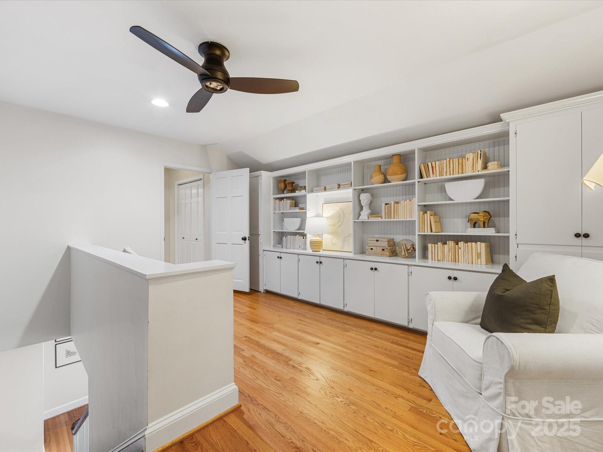 2118 Sharon Road