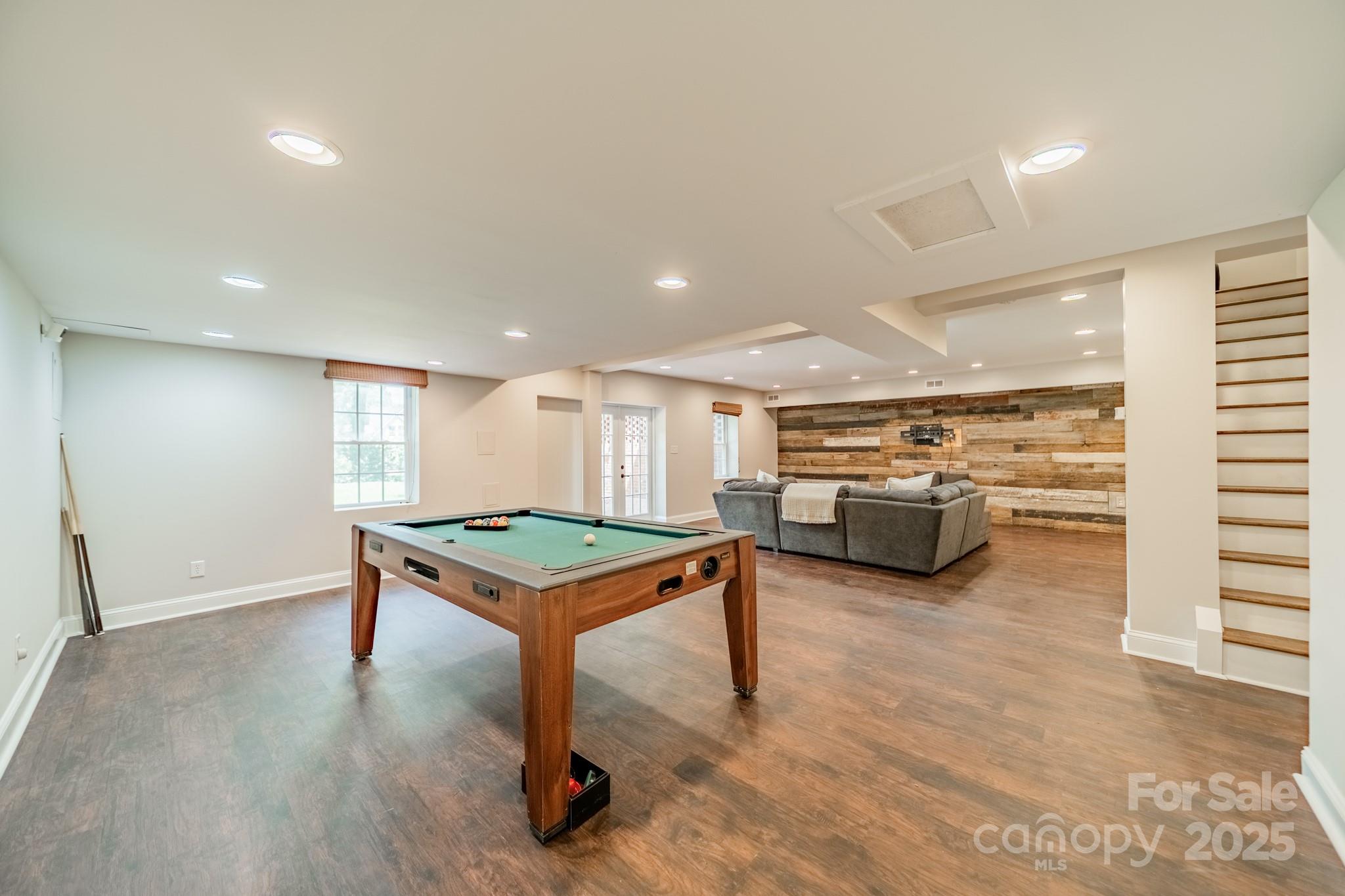 8504 Viking Drive